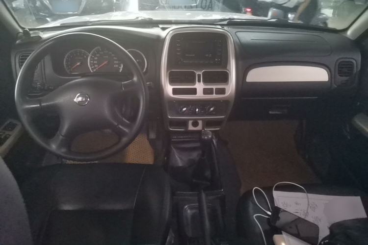 Used Nissan Paladin 2013 2.4L Two-Wheel Drive Standard Version China IV Standard Center Console