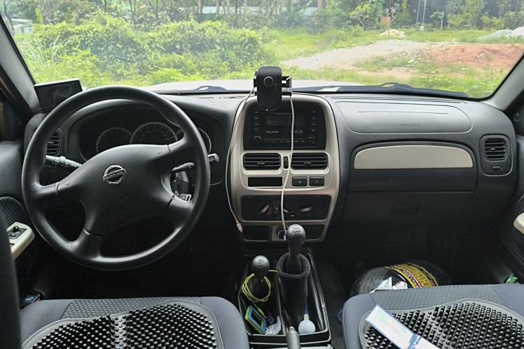 Used Nissan Paladin 2013 2.4L 4x4 Standard Version China V Standard Center Console