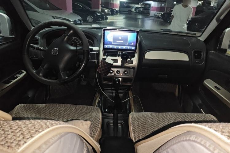 Used Nissan Paladin 2013 2.4L Two-Wheel Drive Standard Version China V Standard Center Console