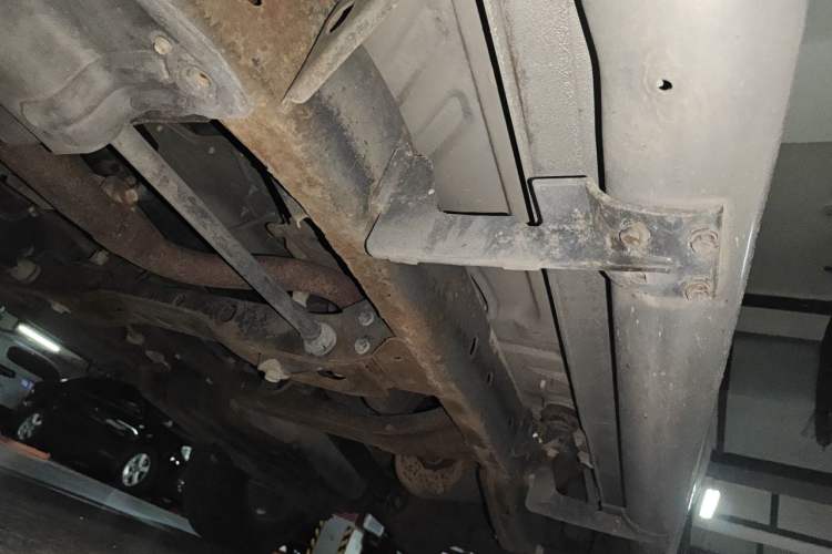 Used Nissan Paladin 2013 2.4L Two-Wheel Drive Standard Version China V Standard Chassis Front Left
