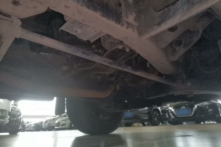 Used Nissan Paladin 2013 2.4L Two-Wheel Drive Standard Version China IV Standard Chassis Front Right