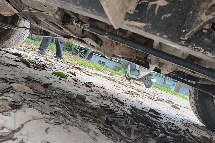 Used Nissan Paladin 2013 2.4L 4x4 Standard Version China V Standard Chassis Front Right