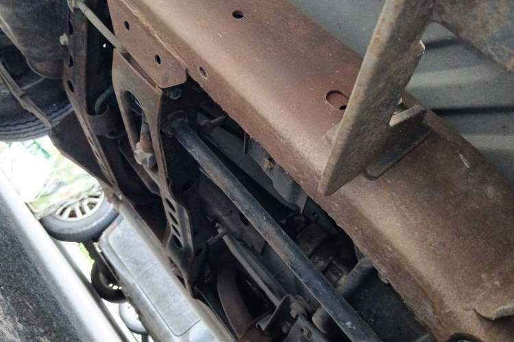 Used Nissan Paladin 2013 2.4L Two-Wheel Drive Standard Version China IV Standard Chassis Front Right