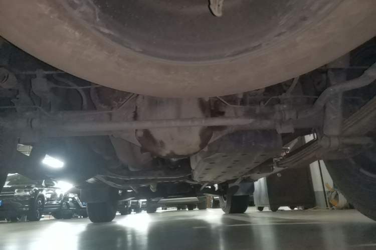 Used Nissan Paladin 2013 2.4L Two-Wheel Drive Standard Version China IV Standard Chassis Rear