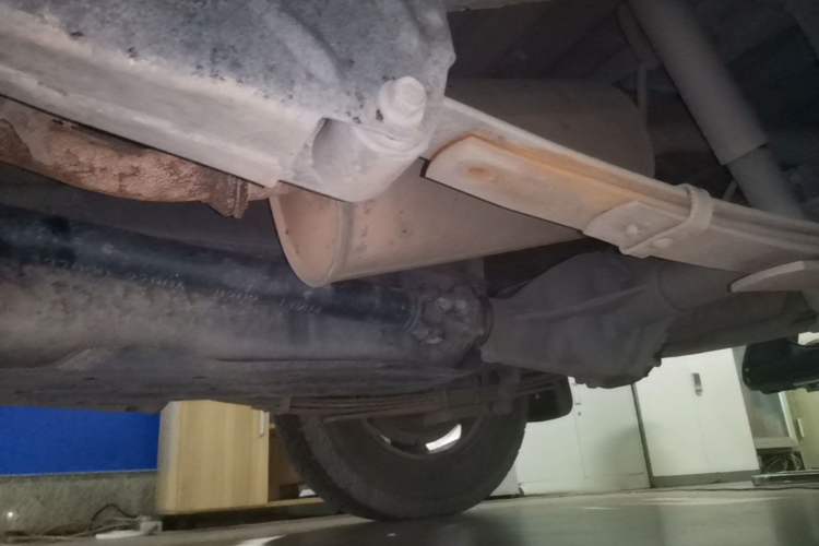 Used Nissan Paladin 2013 2.4L Two-Wheel Drive Standard Version China IV Standard Chassis Rear Left