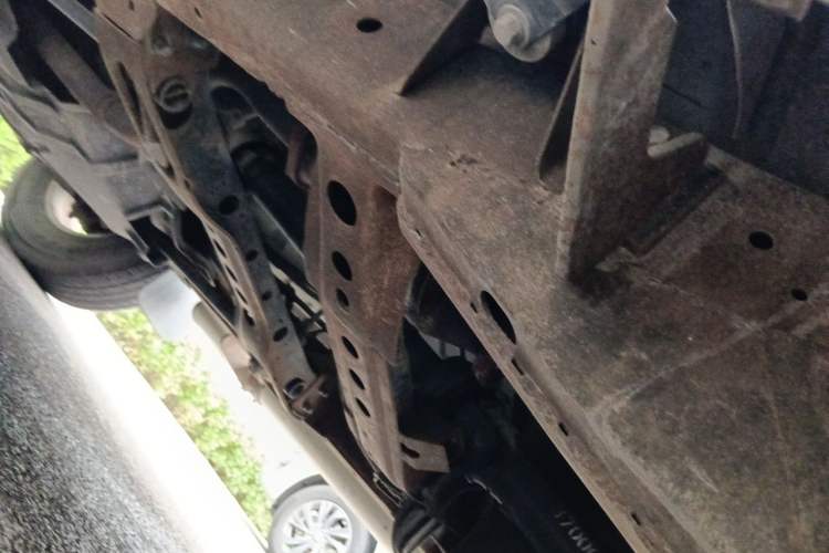 Used Nissan Paladin 2013 2.4L Two-Wheel Drive Standard Version China IV Standard Chassis Rear Left