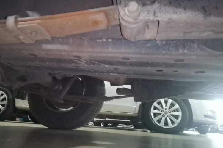 Used Nissan Paladin 2013 2.4L Two-Wheel Drive Standard Version China IV Standard Chassis Rear Right