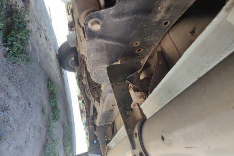 Used Nissan Paladin 2013 2.4L Two-Wheel Drive Standard Version China IV Standard Chassis Rear Right