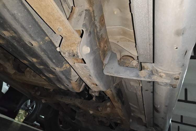 Used Nissan Paladin 2013 2.4L Two-Wheel Drive Standard Version China V Standard Chassis Rear Right