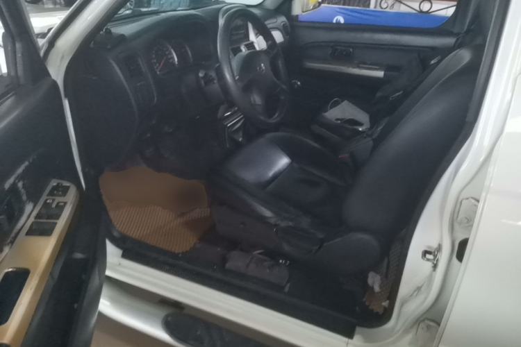 Used Nissan Paladin 2013 2.4L Two-Wheel Drive Standard Version China IV Standard Driver Seat