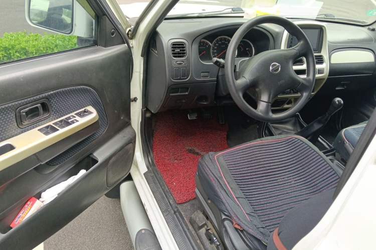 Used Nissan Paladin 2013 2.4L Two-Wheel Drive Standard Version China IV Standard Driver Seat