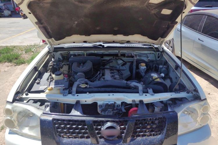 Used Nissan Paladin 2013 2.4L Two-Wheel Drive Standard Version China IV Standard Engine Bay