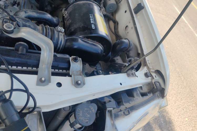 Used Nissan Paladin 2013 2.4L Two-Wheel Drive Standard Version China IV Standard Engine Bay Left