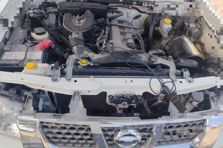 Used Nissan Paladin 2013 2.4L Two-Wheel Drive Standard Version China IV Standard Engine Bay