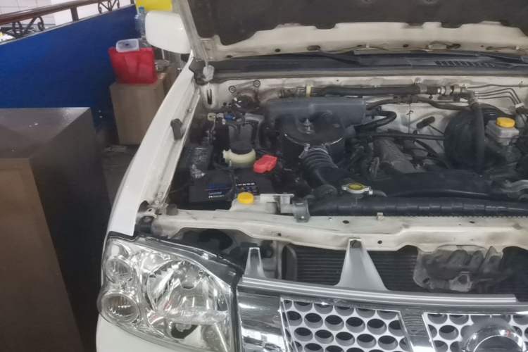 Used Nissan Paladin 2013 2.4L Two-Wheel Drive Standard Version China IV Standard Engine Bay Right