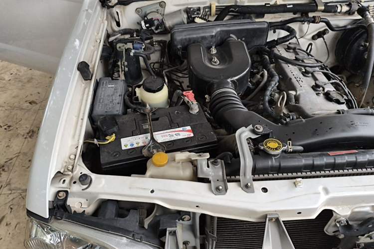 Used Nissan Paladin 2013 2.4L 4x4 Standard Version China V Standard Engine Bay Right