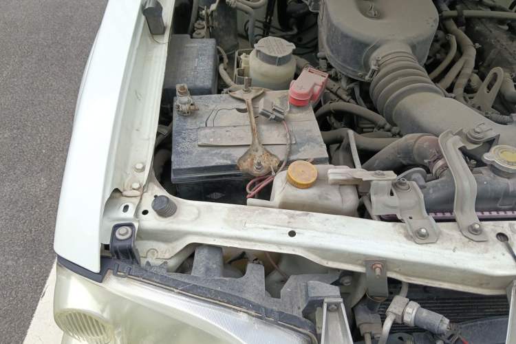 Used Nissan Paladin 2013 2.4L Two-Wheel Drive Standard Version China IV Standard Engine Bay Right