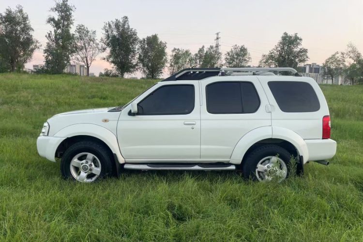 Used Nissan Paladin 2013 2.4L Two-Wheel Drive Standard Version China IV Standard Exterior 3