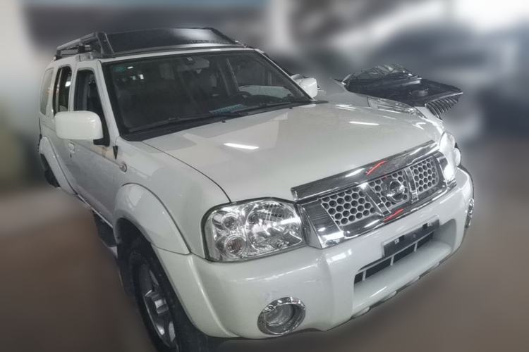 Used Nissan Paladin 2013 2.4L Two-Wheel Drive Standard Version China IV Standard Front Right 45 Deg