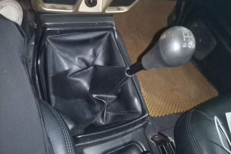 Used Nissan Paladin 2013 2.4L Two-Wheel Drive Standard Version China IV Standard Gear Lever