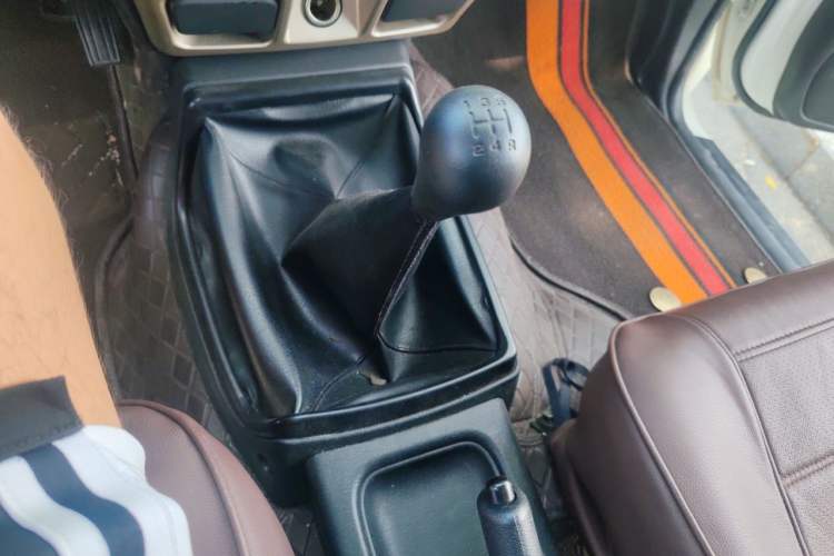 Used Nissan Paladin 2013 2.4L Two-Wheel Drive Standard Version China IV Standard Gear Lever