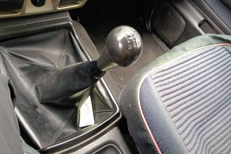 Used Nissan Paladin 2013 2.4L Two-Wheel Drive Standard Version China IV Standard Gear Lever