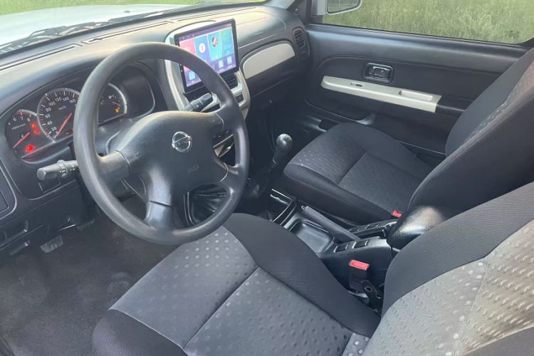 Used Nissan Paladin 2013 2.4L Two-Wheel Drive Standard Version China IV Standard Interior 1