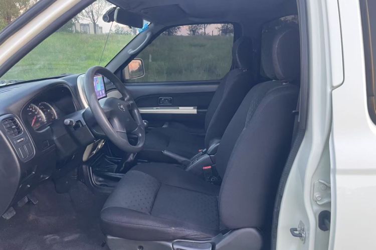 Used Nissan Paladin 2013 2.4L Two-Wheel Drive Standard Version China IV Standard Interior 3