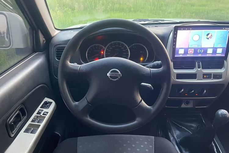 Used Nissan Paladin 2013 2.4L Two-Wheel Drive Standard Version China IV Standard Interior 4