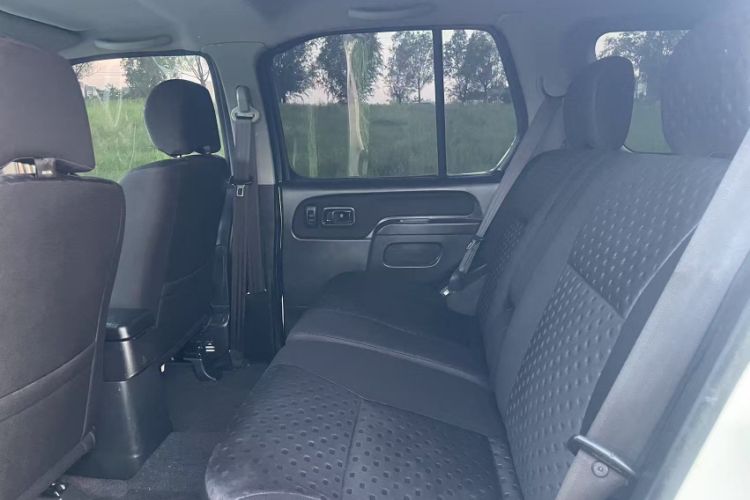 Used Nissan Paladin 2013 2.4L Two-Wheel Drive Standard Version China IV Standard Interior 8