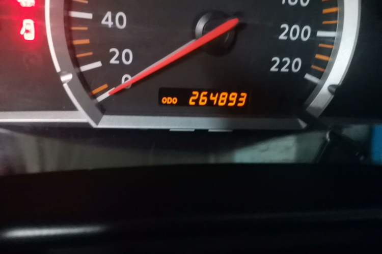 Used Nissan Paladin 2013 2.4L Two-Wheel Drive Standard Version China IV Standard Odometer Close Up