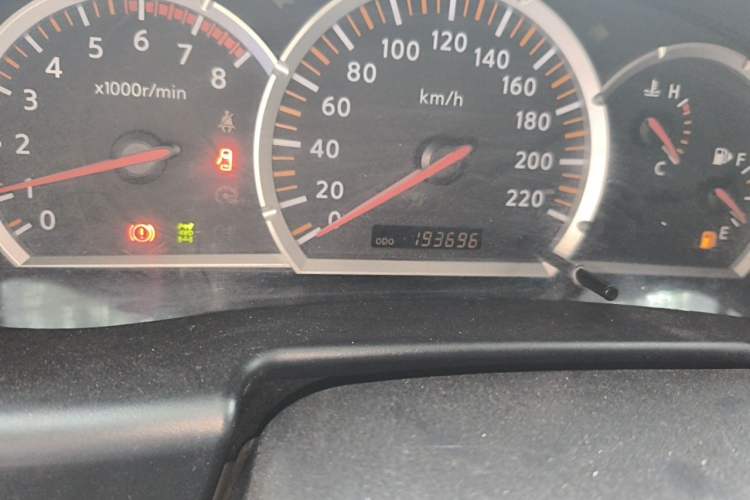 Used Nissan Paladin 2013 2.4L 4x4 Standard Version China V Standard Odometer Close Up