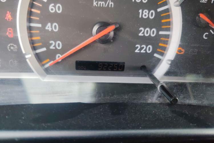 Used Nissan Paladin 2013 2.4L Two-Wheel Drive Standard Version China IV Standard Odometer Close Up