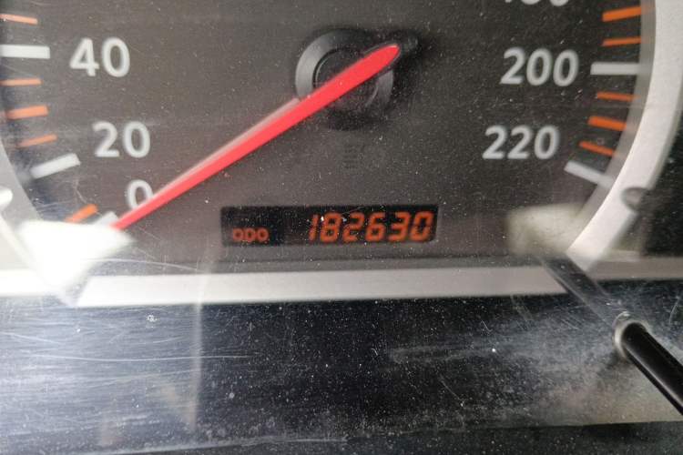 Used Nissan Paladin 2013 2.4L Two-Wheel Drive Standard Version China IV Standard Odometer Close Up