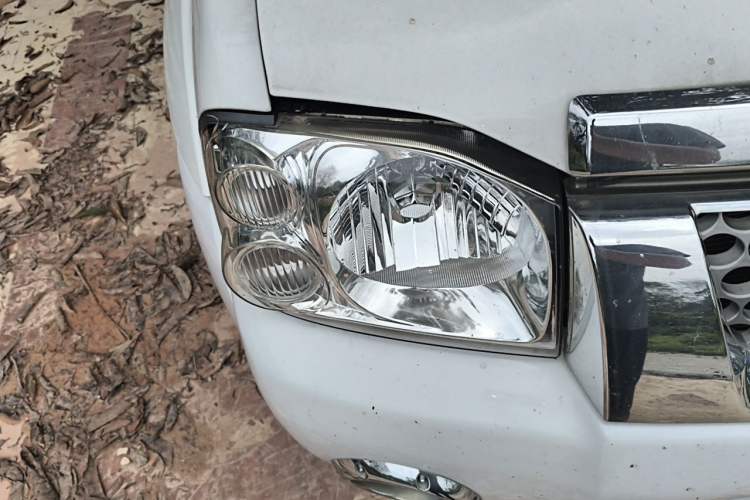 Used Nissan Paladin 2013 2.4L 4x4 Standard Version China V Standard Right Front Headlight