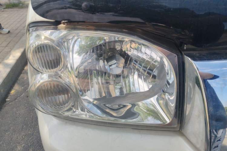 Used Nissan Paladin 2013 2.4L Two-Wheel Drive Standard Version China IV Standard Right Front Headlight