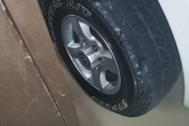 Used Nissan Paladin 2013 2.4L Two-Wheel Drive Standard Version China IV Standard Right Front Wheel Hub