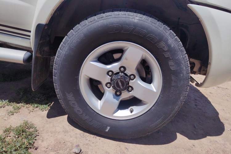 Used Nissan Paladin 2013 2.4L Two-Wheel Drive Standard Version China IV Standard Right Front Wheel Hub