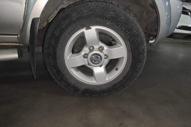 Used Nissan Paladin 2013 2.4L Two-Wheel Drive Standard Version China V Standard Right Front Wheel Hub