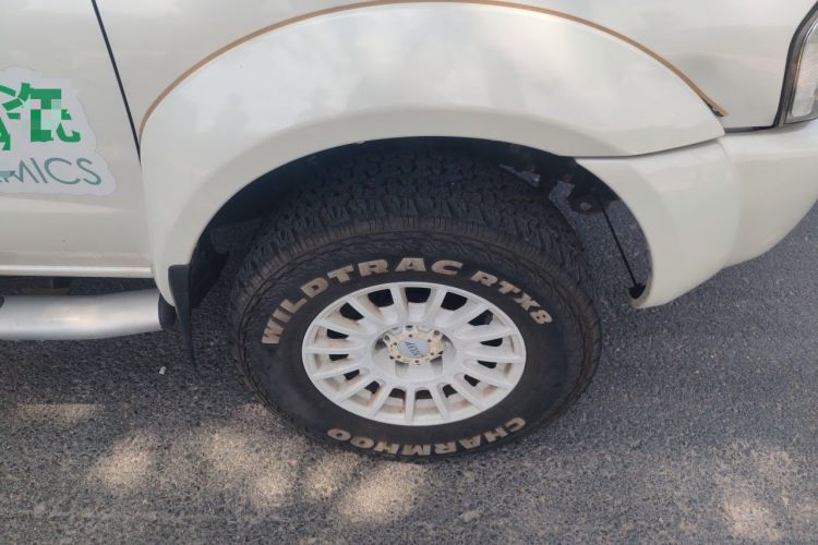 Used Nissan Paladin 2013 2.4L Two-Wheel Drive Standard Version China IV Standard Right Front Wheel Hub