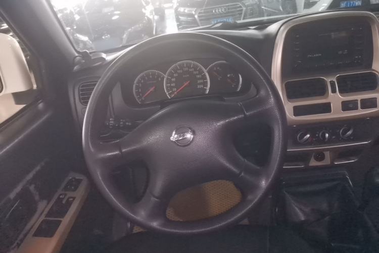 Used Nissan Paladin 2013 2.4L Two-Wheel Drive Standard Version China IV Standard Steering Wheel