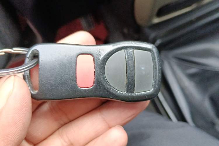 Used Nissan Paladin 2013 2.4L Two-Wheel Drive Standard Version China IV Standard Vehicle Key
