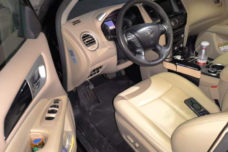 Used Nissan Pathfinder  Driver Seat