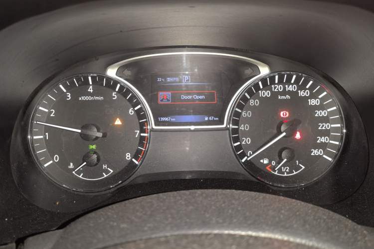 Used Nissan Pathfinder  Instrument Cluster