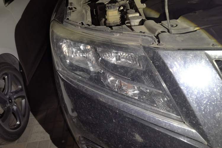 Used Nissan Pathfinder  Right Front Headlight