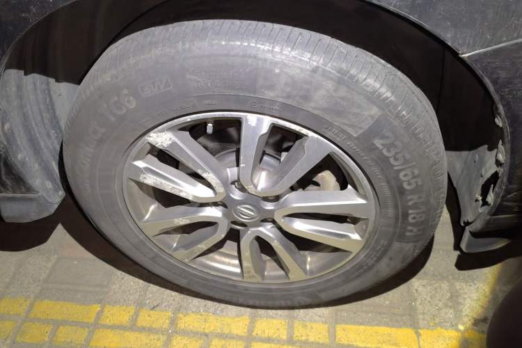 Used Nissan Pathfinder  Right Front Wheel Hub