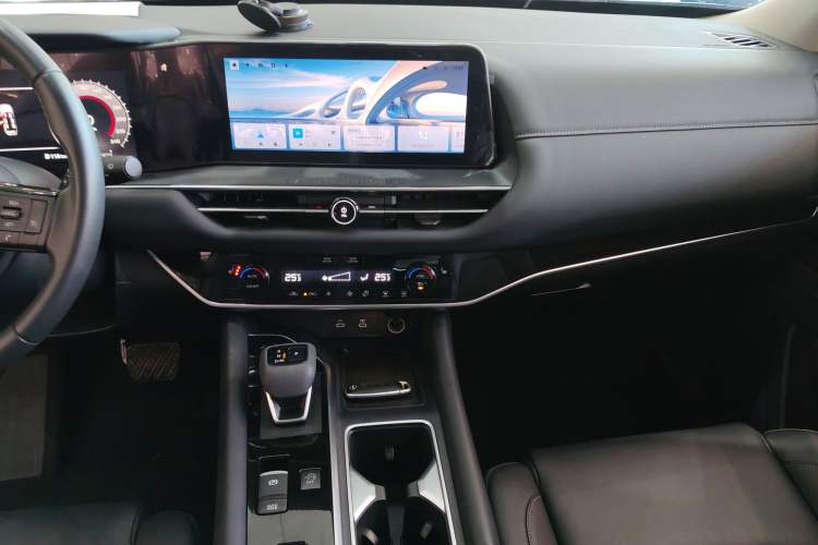 Used Nissan Pathfinder 2024 380 VC-TURBO Two-Wheel Drive Smart Edition 6 Seats Audio And AC Panel