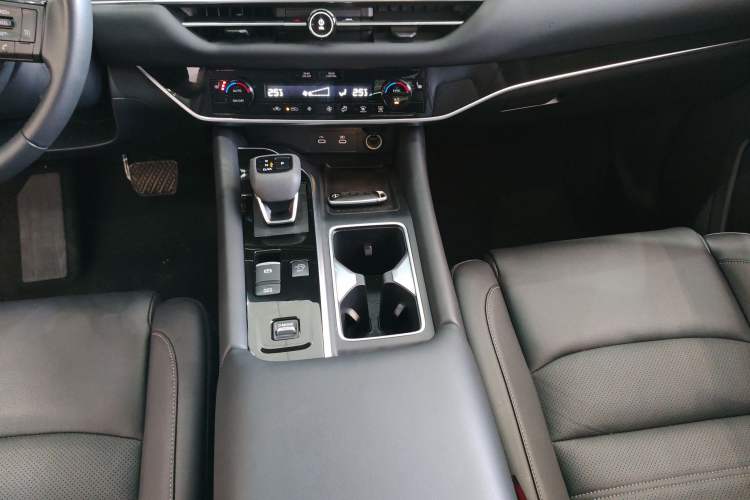 Used Nissan Pathfinder 2024 380 VC-TURBO Two-Wheel Drive Smart Edition 6 Seats Gear Lever