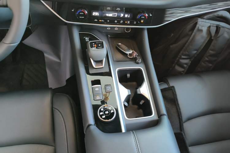 Used Nissan Pathfinder 2024 380 VC-TURBO Four-Wheel Drive Intelligent Driving Version 7 Seats Gear Lever
