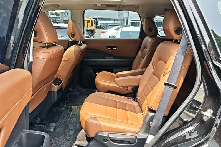 Used Nissan Pathfinder 2024 380 VC-TURBO Four-Wheel Drive Intelligent Driving Version 6 Seats Left Rear Seat